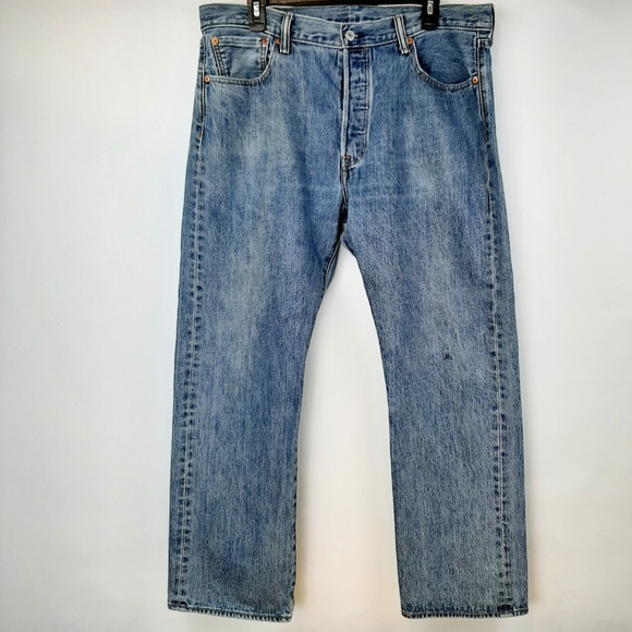Levis 501 Men's Medium Wash Straight Leg Button Fly Blue Denim Jeans Size 36x29 - Picture 1 of 16